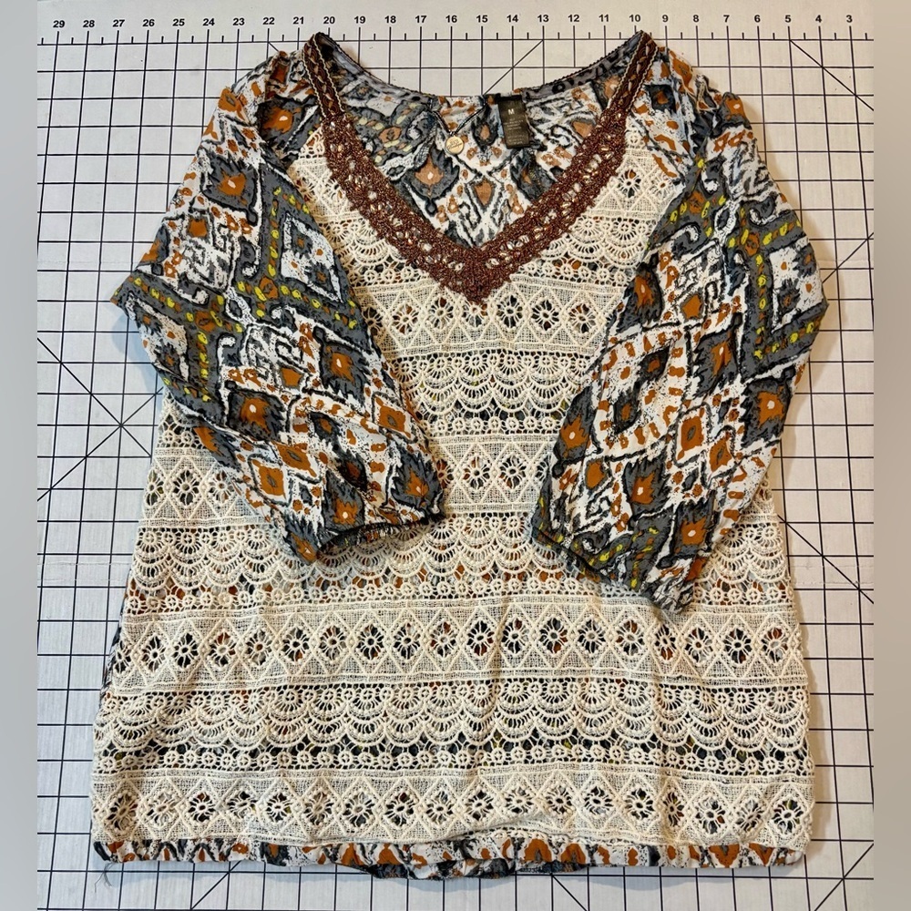 BKE Boutique Women’s Size Medium Blouse